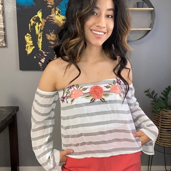 Guess off the shoulder striped floral flowy top size S - Picture 1 of 8